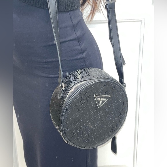 GUESS round crossover/shoulder cling purse - Picture 3 of 3